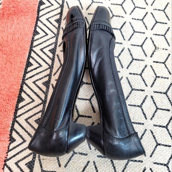 AGL PLEATED PATENT LEATHER BLACK KITTEN HEELS, SZ 7.5 - Picture 6 of 11